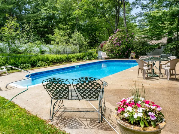 14 Oxner Road, Centerville, MA 02632