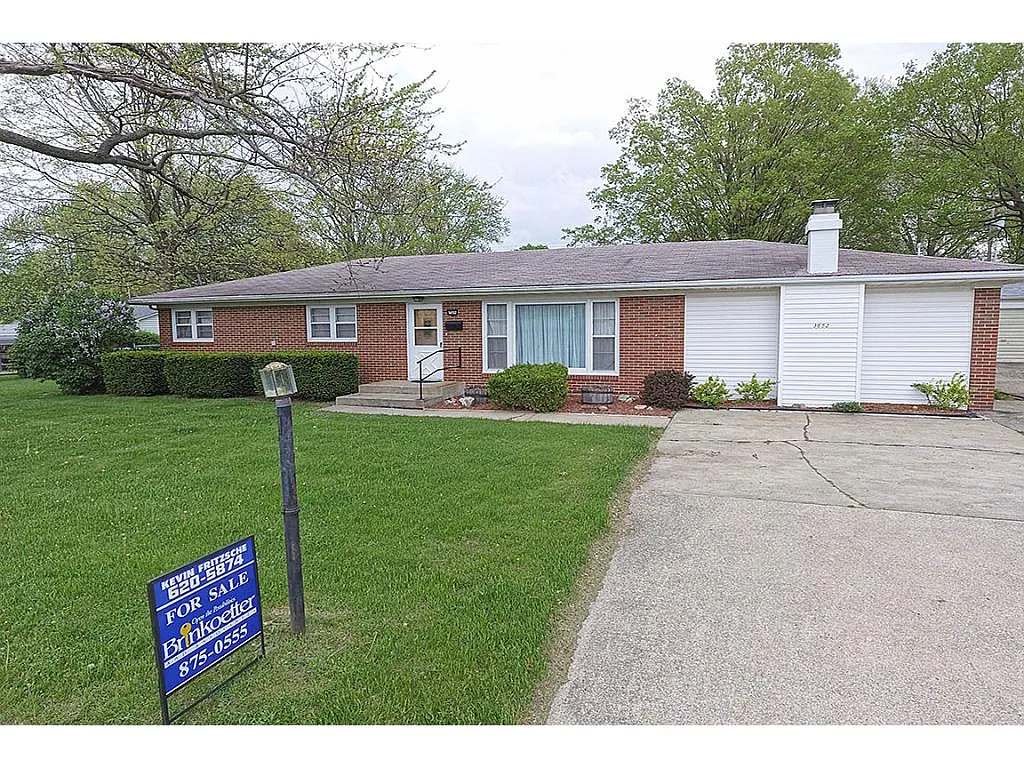 3652 N Macarthur Rd photo 1