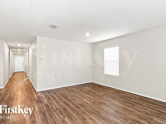 3rd image of 608 Autumnwood Way