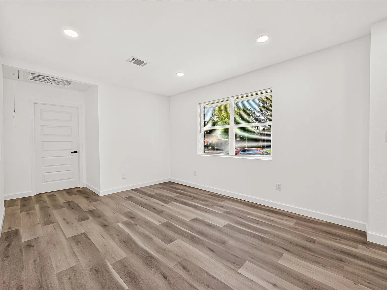 4 bed, 2.0 bath, 1515 sqft, $2,100 — Photo 4