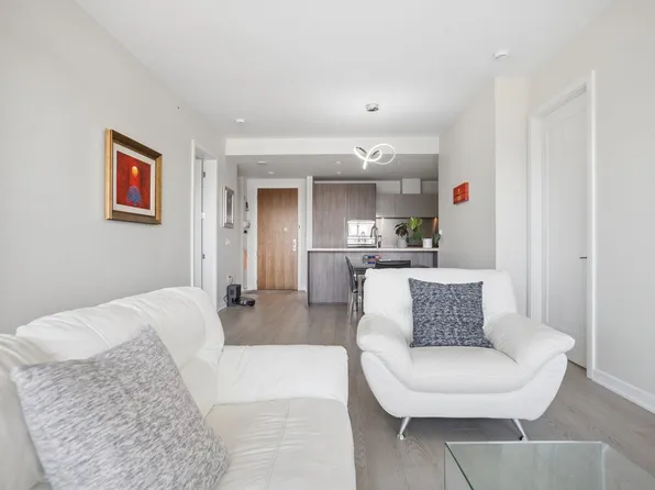 181 W 1st Ave #906, Vancouver, BC V5Y 0E3