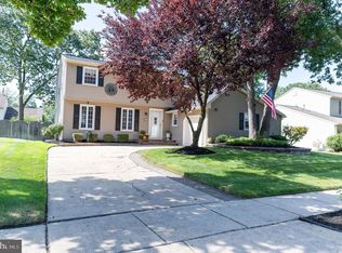 129 Knotty Oak Dr, Mount Laurel, NJ 08054