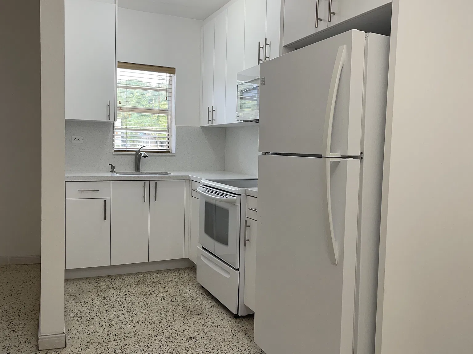 1 bed, 1160 sqft, $1,700 — Photo 3