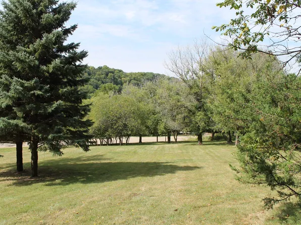 457 Territory Dr, Galena, IL 61036