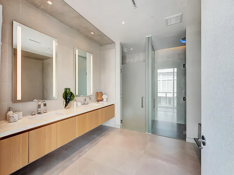 2321 SE 17th St #401 — Photo 37