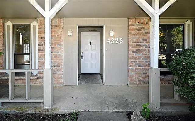 4325 Ireland Dr — Photo 3
