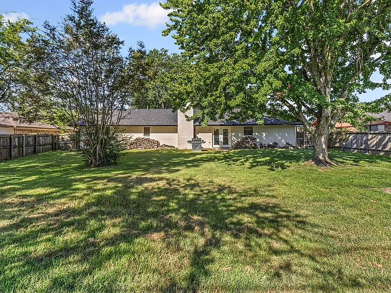 221 Azalea Dr — Photo 31