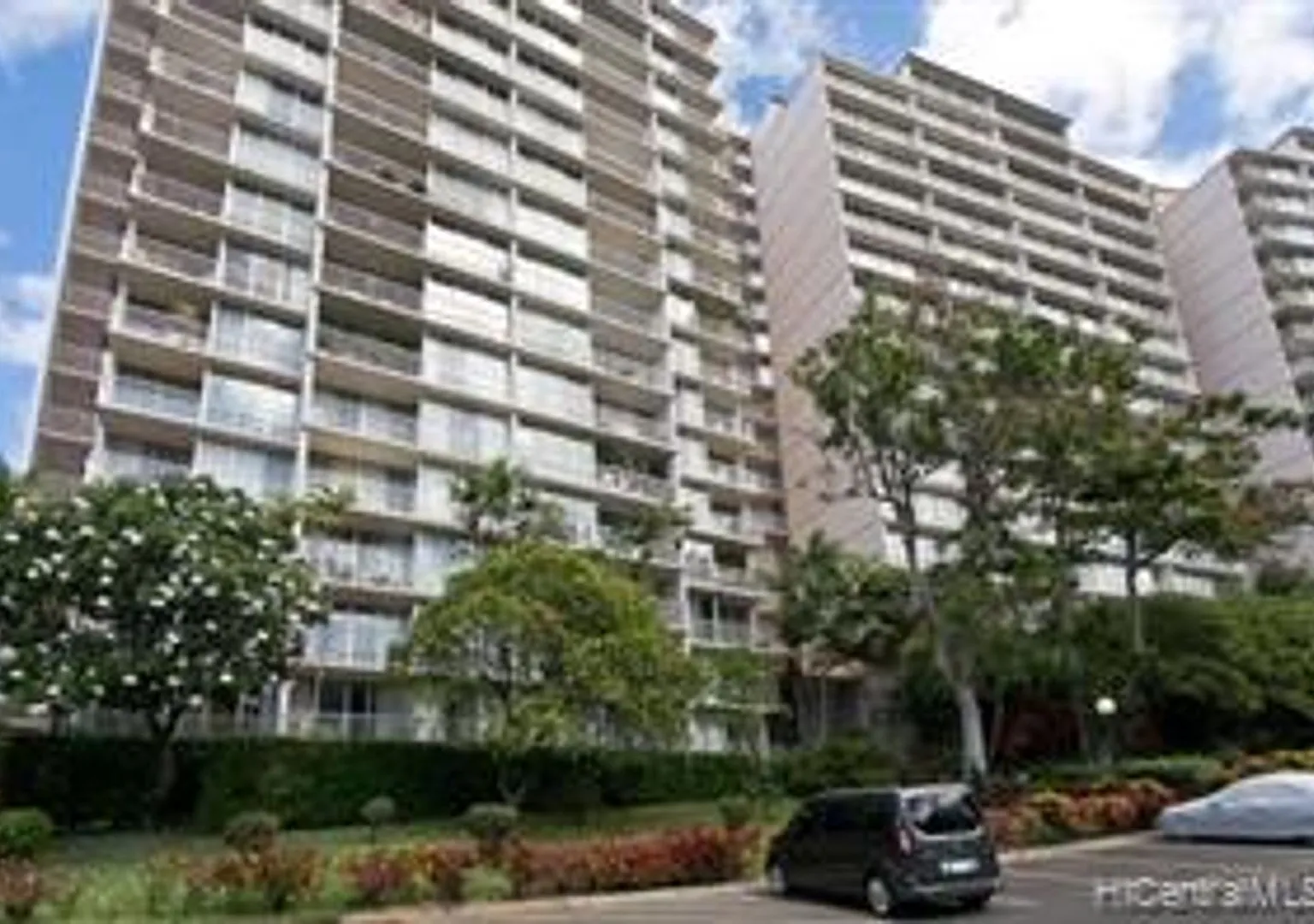 Makaha Valley Towers Furnished Studio — Photo 1