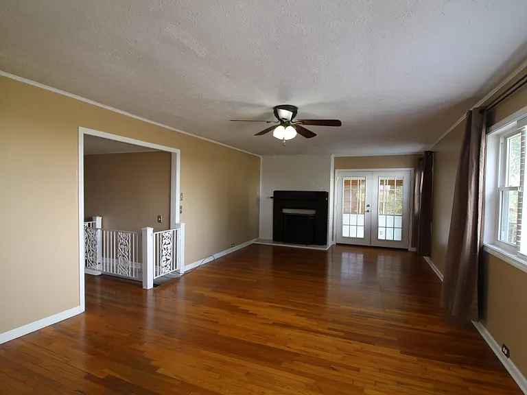 101 E Magnolia Ln — Photo 18