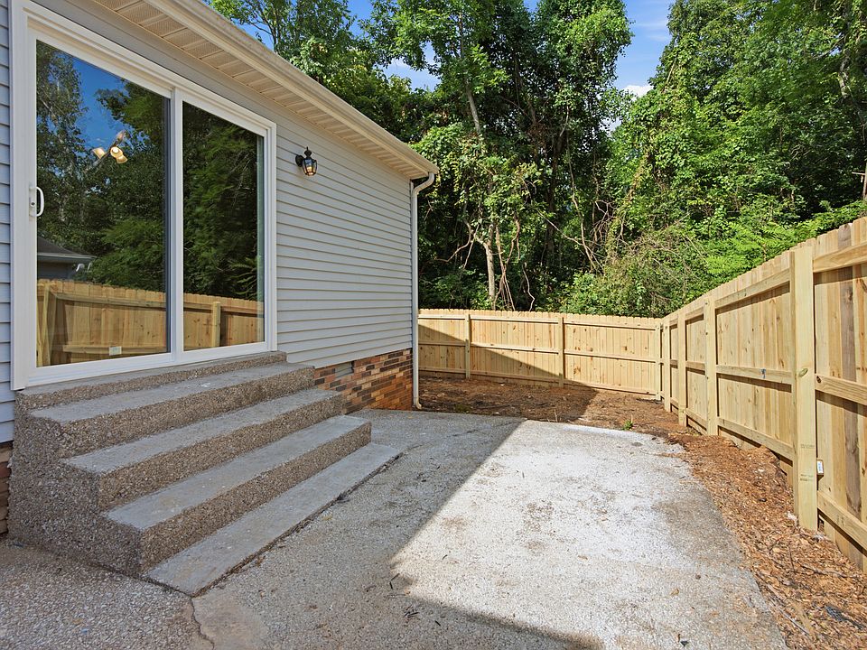 1st image of 944 Patio Dr
