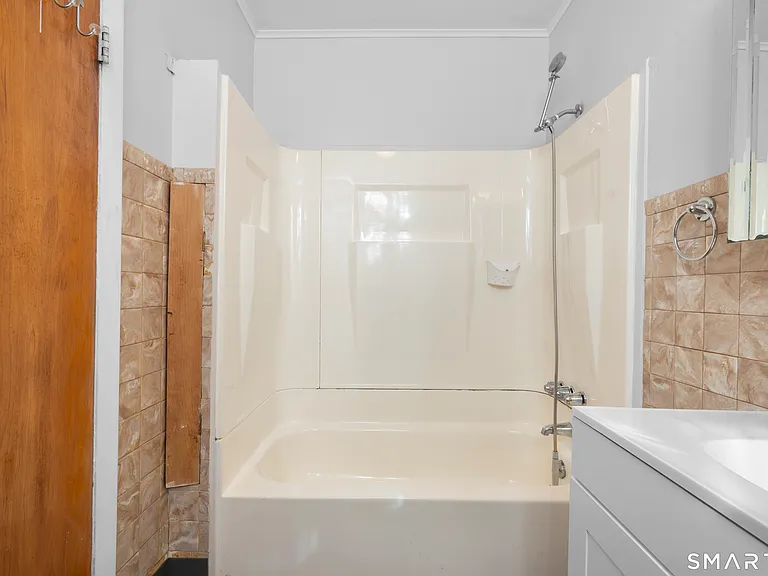 48 Anderson St — Photo 4