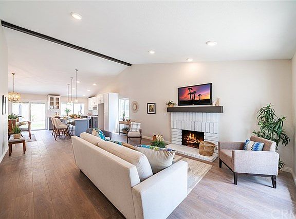 2nd image of 1736 N Bates Cir