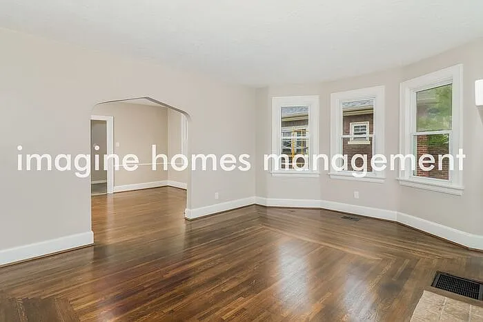 1735 Avonlea Ave — Photo 4