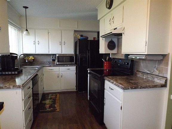 3rd image of 302 W 41st St
