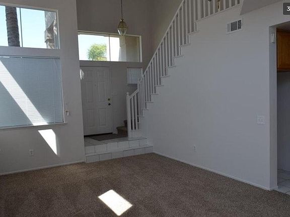 Entrance to Living rm