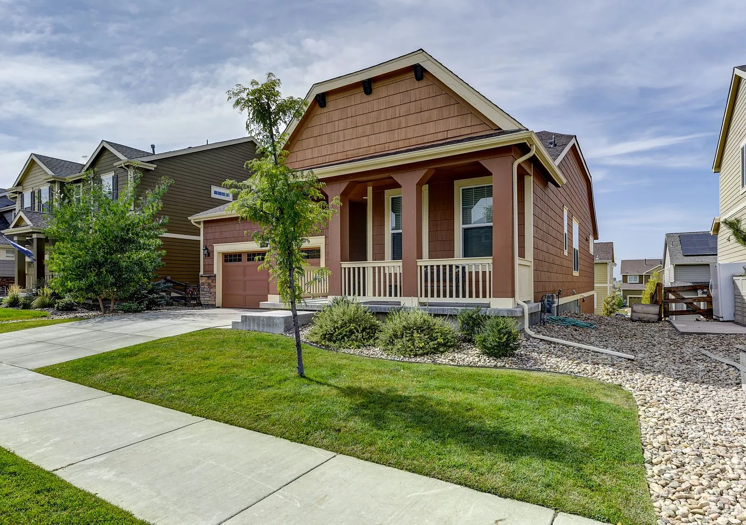Large 3 bed 3 bath in Flatiron Meadows next to Meadowlark School. Tons of Updates — Photo 3