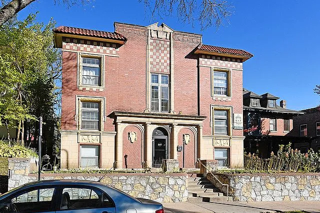 587 Grand Ave #105
