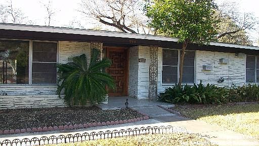 1st image of 219 GARDENVIEW DR