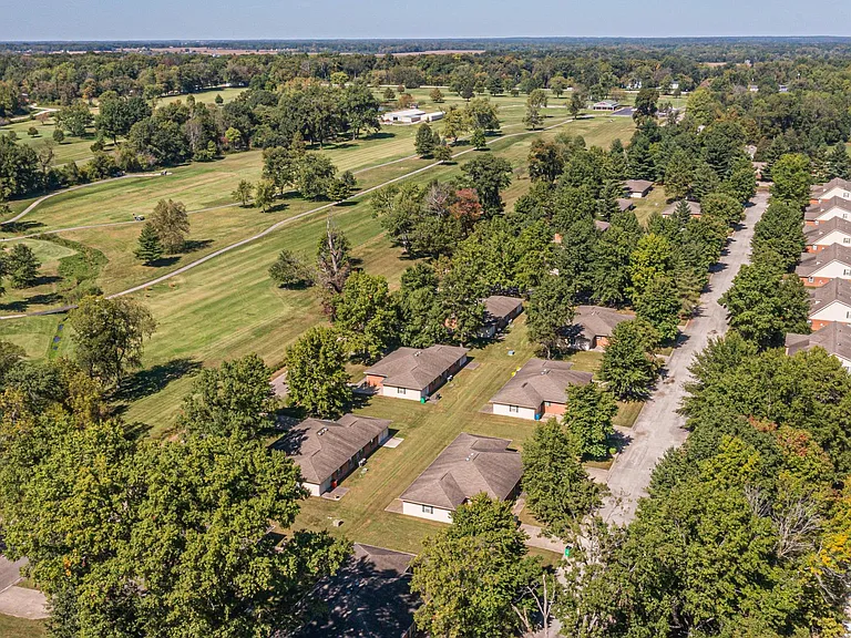 10760 Oak Blvd — Photo 37
