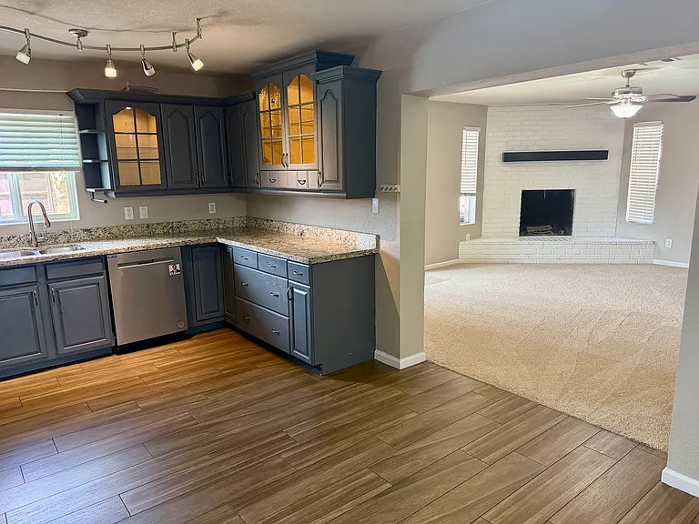 4414 W Altadena Ave — Photo 19