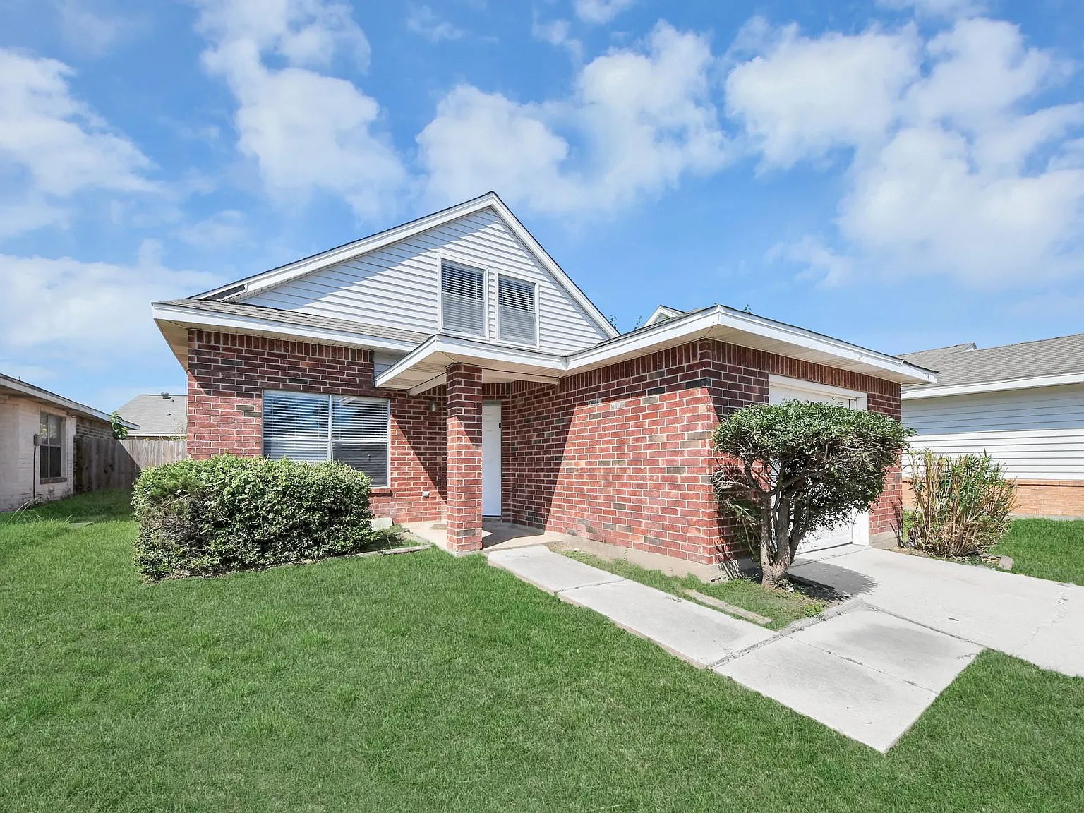 4 bed, 2.0 bath, 4326 sqft, $1,700 — Photo 2