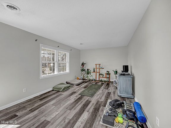 4th image of 111 Deerwood Drive