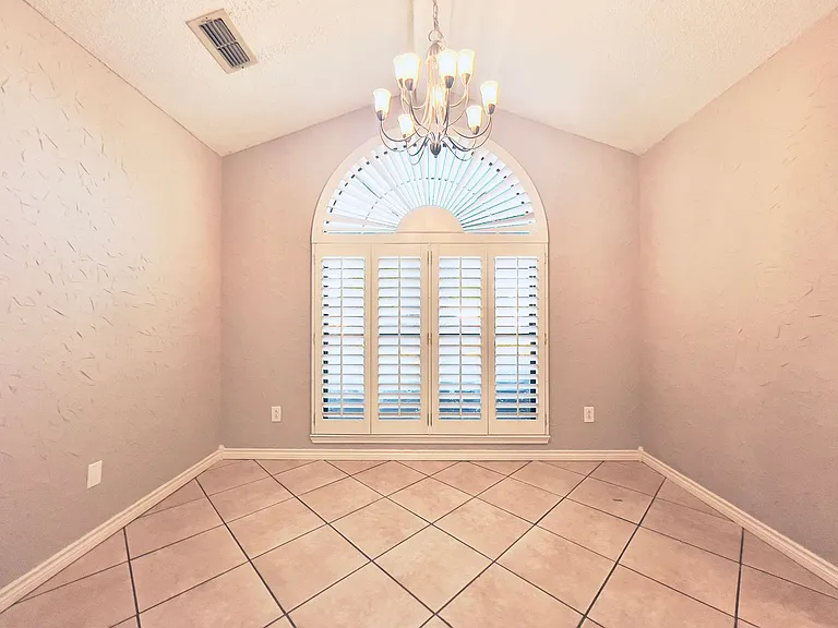 6904 Genoa Ave — Photo 4