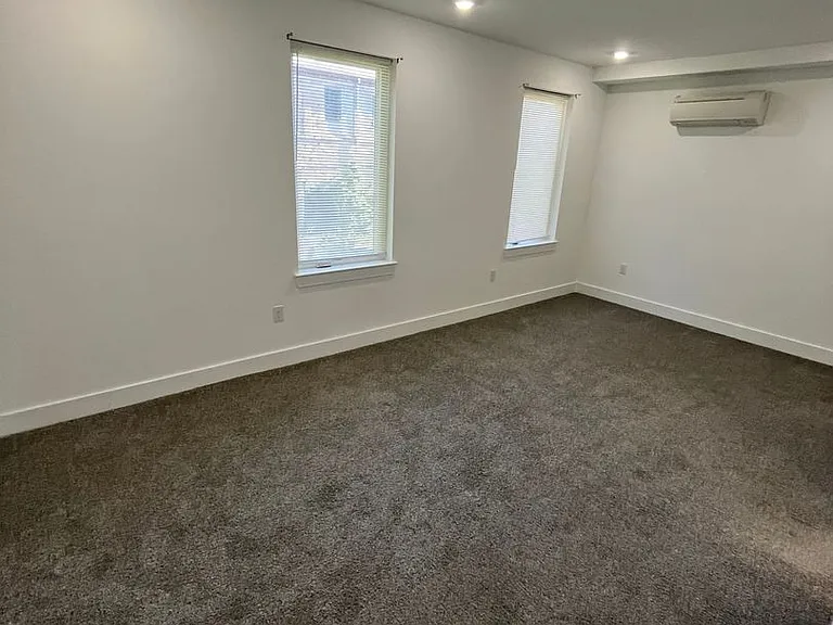 85 E Sharpnack St — Photo 21