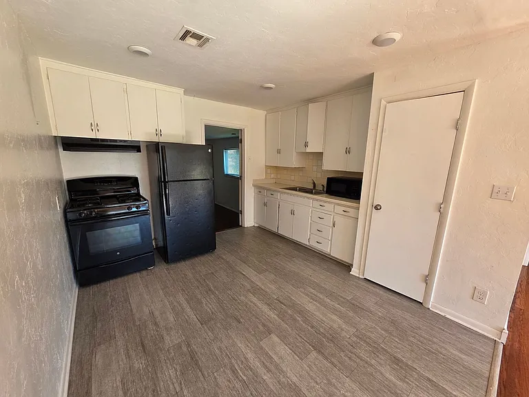 1707 Brighton Ave — Photo 7