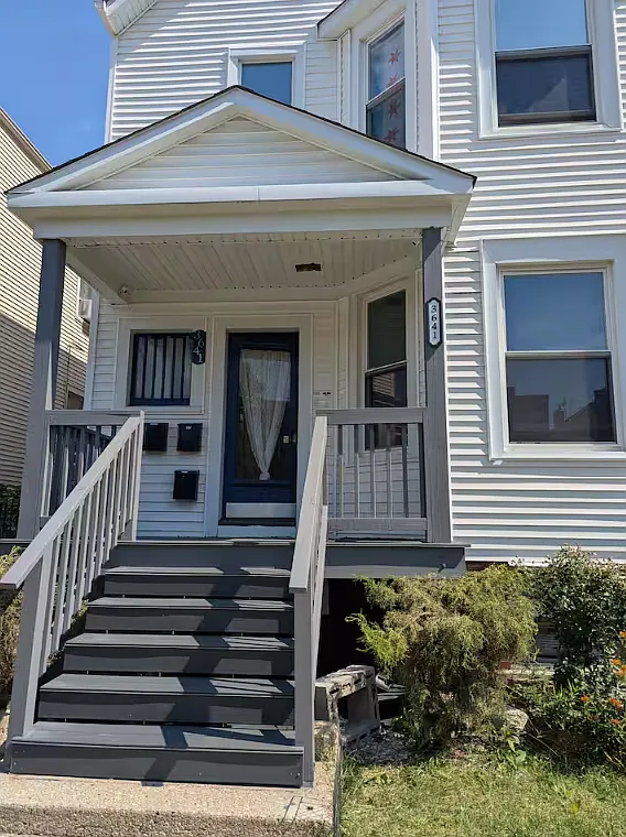 3 bed, 1000 sqft, $2,500 — Photo 1