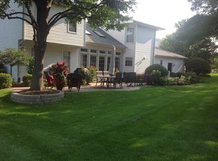 1030 Colonial Ct, Naperville, IL 60540