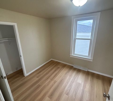 5th image of 2004 Holland Rd