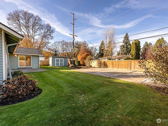 4th image of 7809 Jade Drive SW
