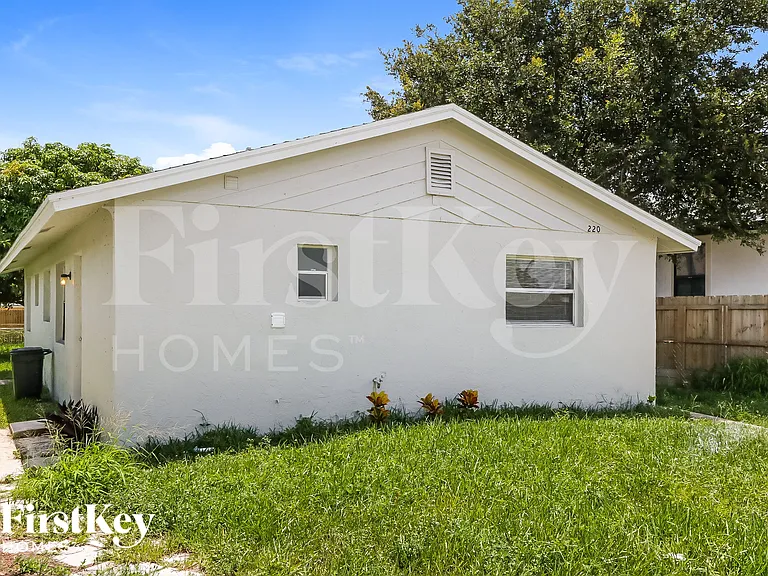 220 Broward Ave — Photo 15