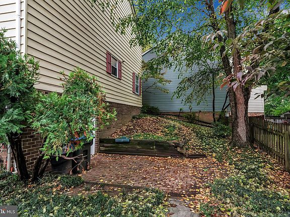 5th image of 702 Hemlock Ct