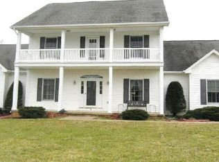 16 Saint Andrews Dr, Charles Town, WV