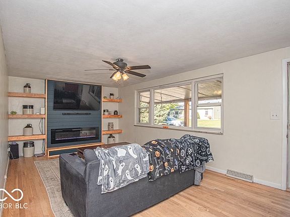 2nd image of 2609 NW B St