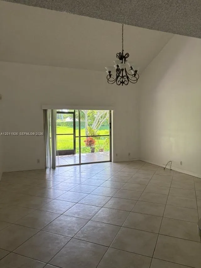 Woodgate Condominium 1 — Photo 3