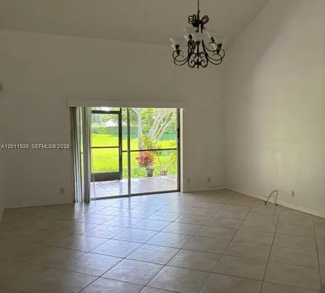 667 Woodgate Ln #B — Photo 3