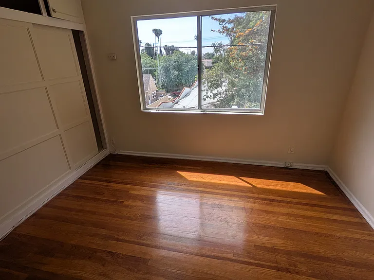 1961 Talmadge St #15 — Photo 5