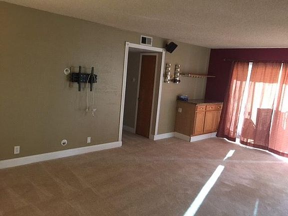 4th image of 1359 Phelps Ave