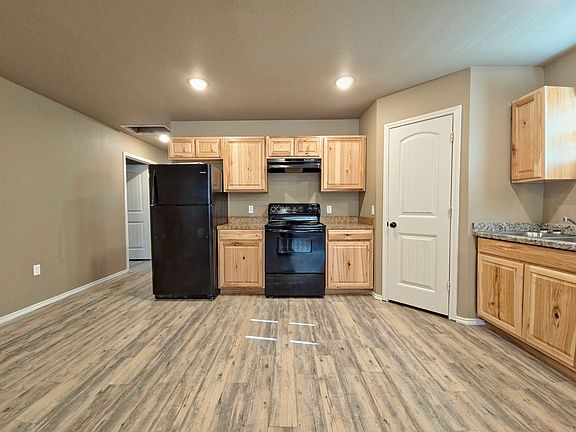 5th image of 2221 E Main St