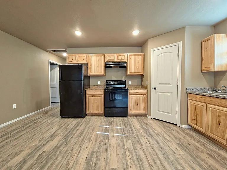 2221 E Main St — Photo 5