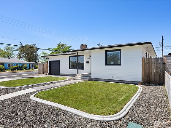 3rd image of 1046 W Gem Avenue