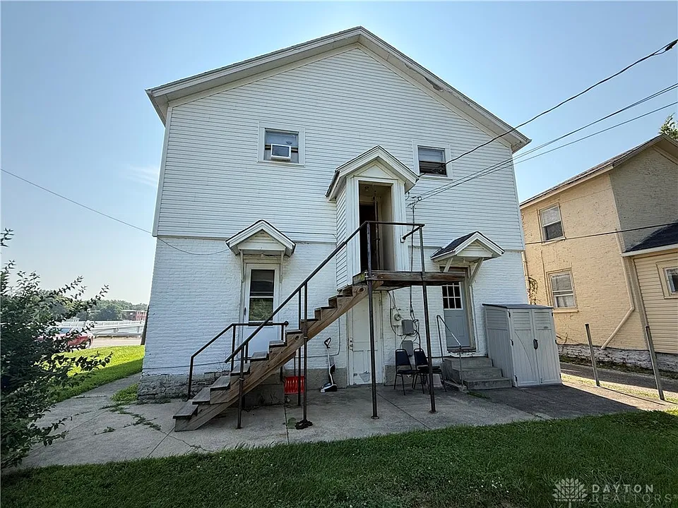 Building Photo 3