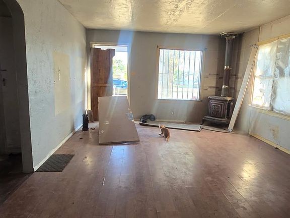 4th image of 1503 W Walnut St