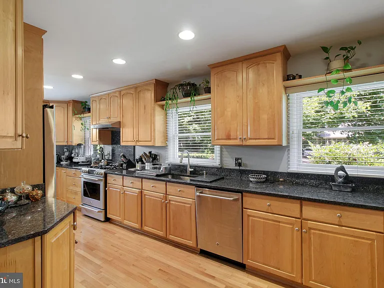 9504 Wadsworth Dr — Photo 12