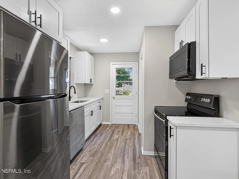 417 S Pine Ave — Photo 18
