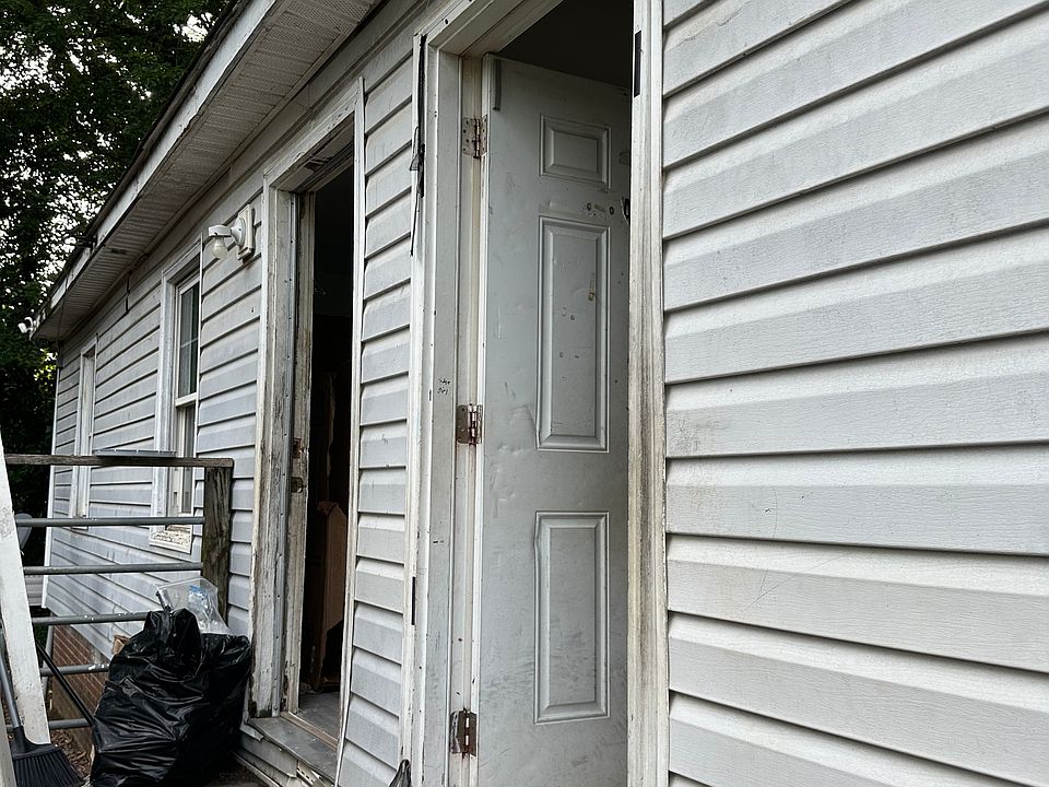 1st image of 1304 Garner Rd #B