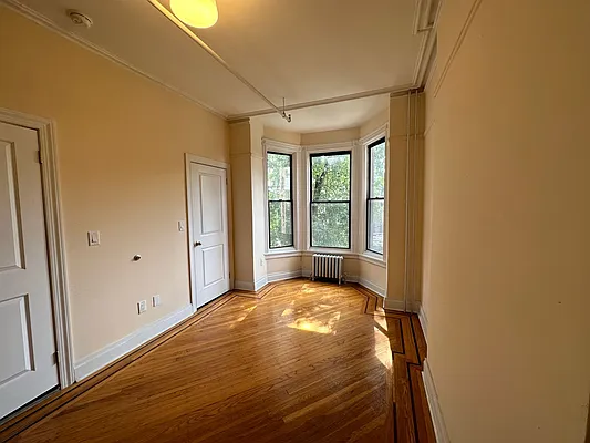 Rented by SERHANT. | media 9